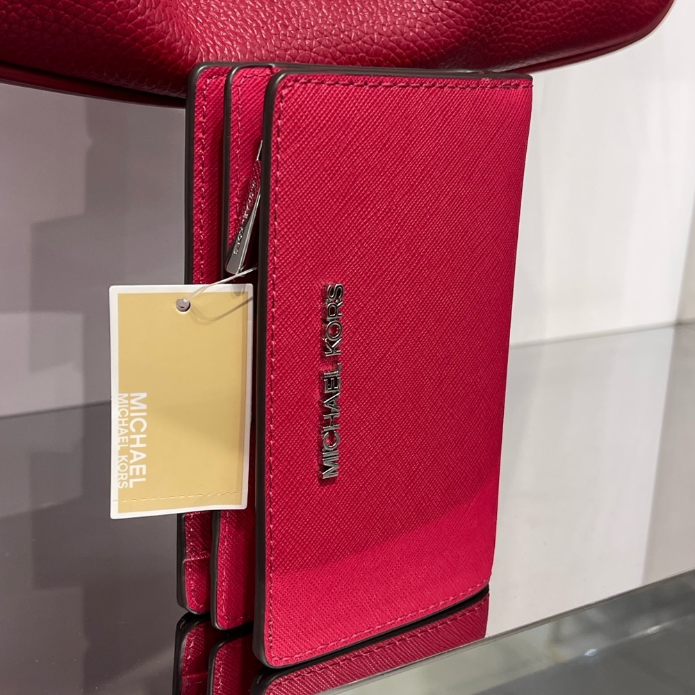 MICHAEL KORS Medium Saffiano Leather Bifold ZP CN Wallet
COLOR DK RASPBERRY
NWT - Picture 9 of 16